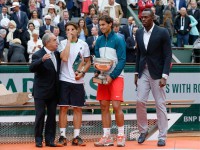 /album/roland-garros-2013/rafael-nadal-2ndr-y-david-ferrer-posan-con-sus-trofeos-junto-al-jefe-de-la-federacion-francesa-de-tenis-jean-gachassin-y-de-jamaica-velocista-usain-bolt-en-la-final-jpg/